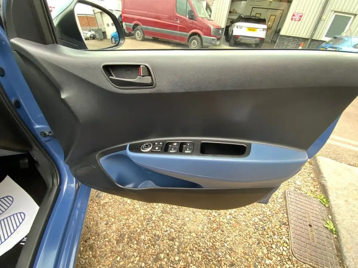 2016-hyundai-i10-12-se-auto-big-12