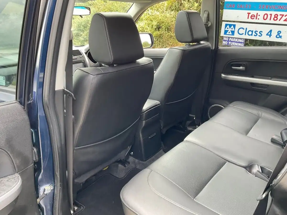 2013-suzuki-grand-vitara-24-sz5-169ps-4x4-big-24