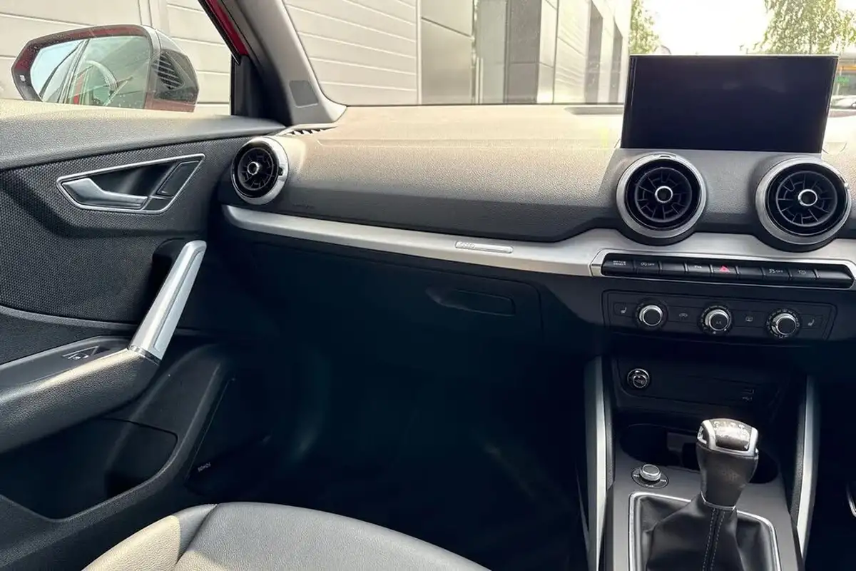 2023-audi-q2-10-30-tfsi-black-edition-big-19
