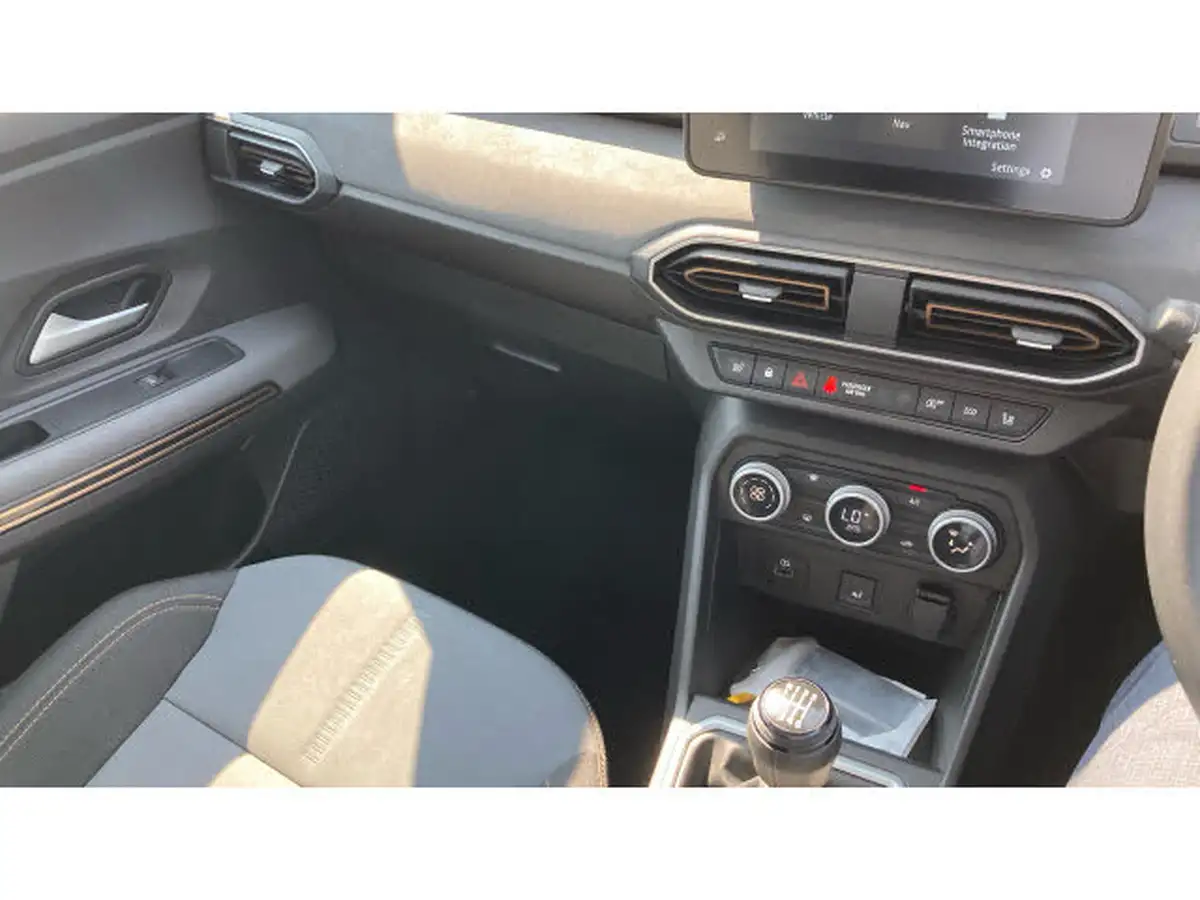 2024-dacia-sandero-stepway-10-tce-extreme-90bhp-big-13