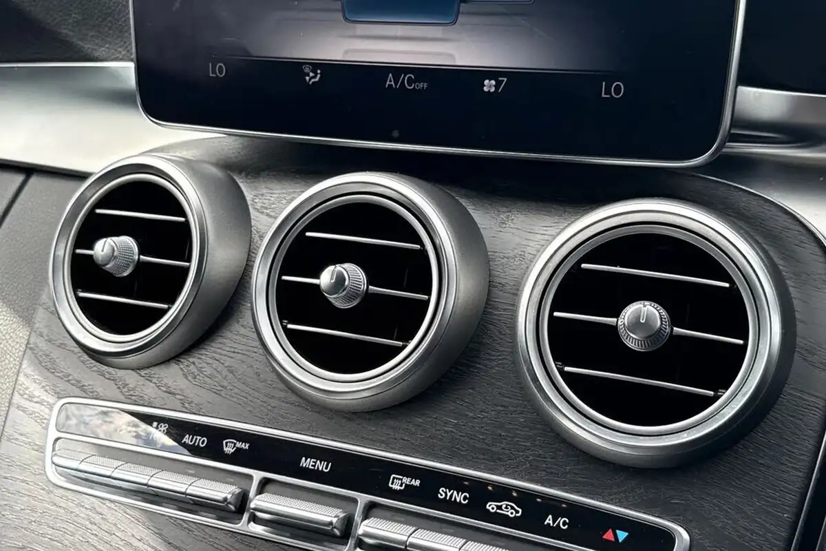 2017-mercedes-benz-c-class-21d-c250d-amg-line-premium-plusss-saloon-4d-9g-tronic-plus-big-41