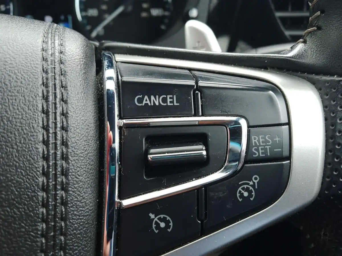 2019-mitsubishi-outlander-24-dynamic-phev-big-23