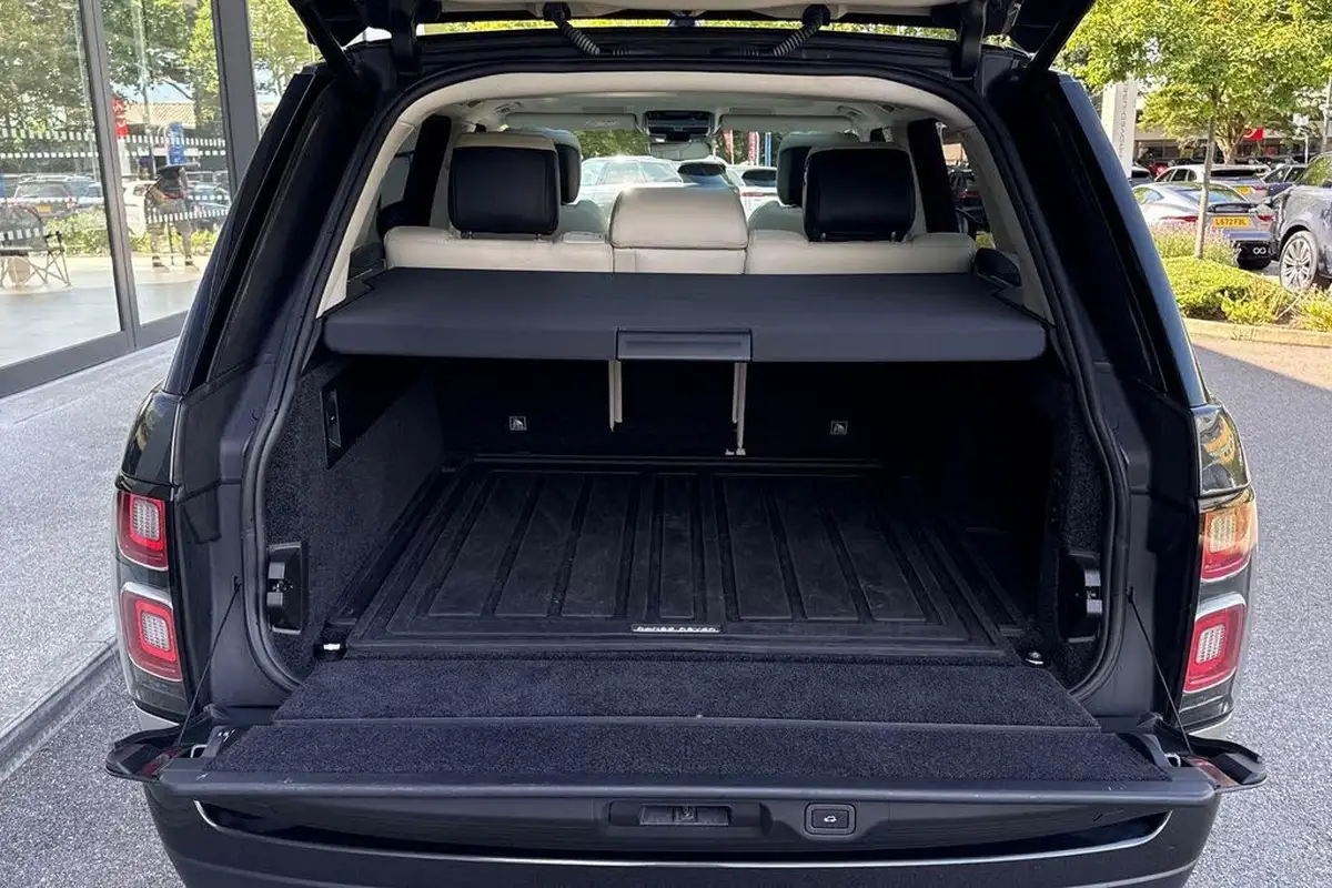 2021-land-rover-range-rover-30-p400-vogue-se-big-30