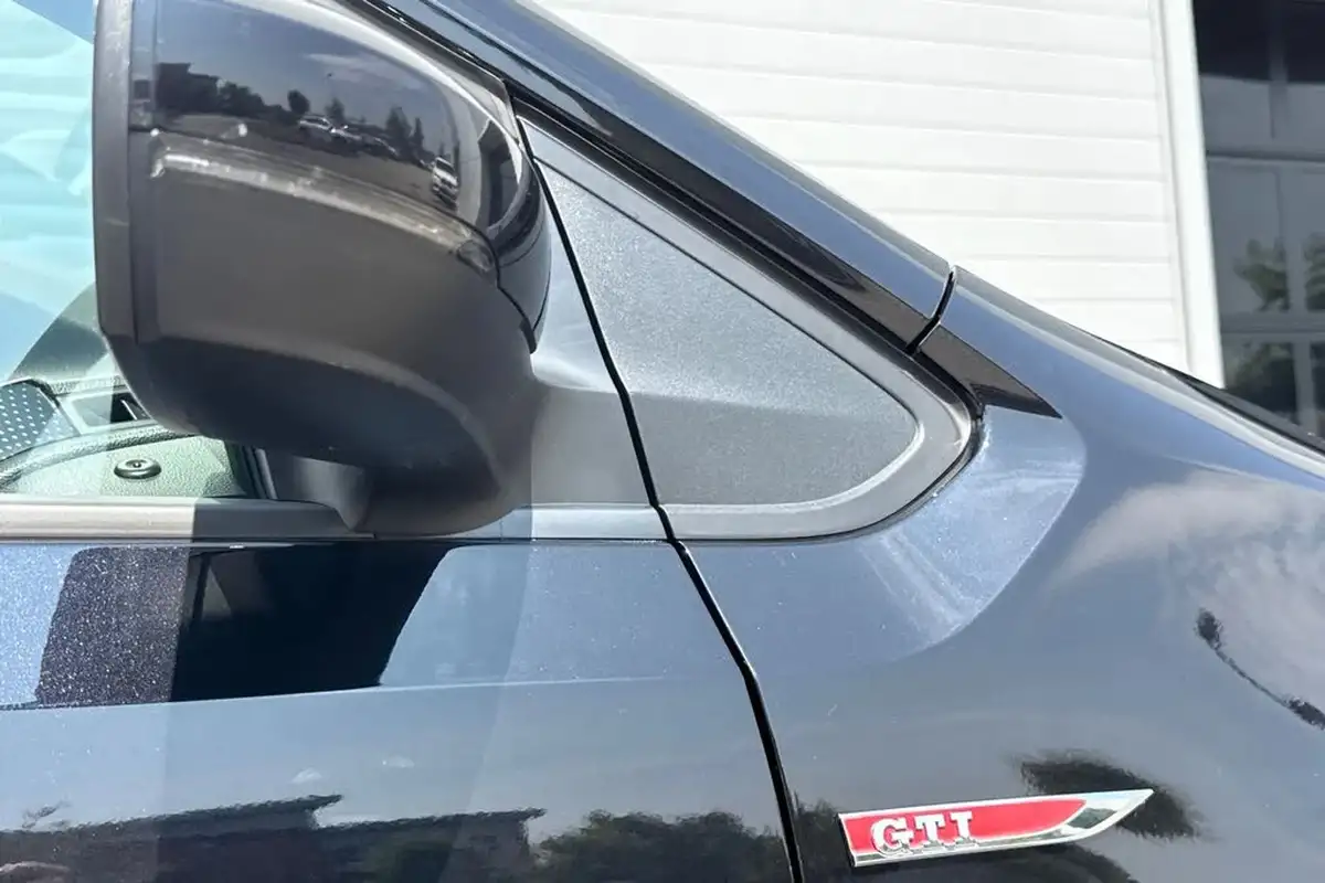 2018-volkswagen-up-10-gti-5d-big-30