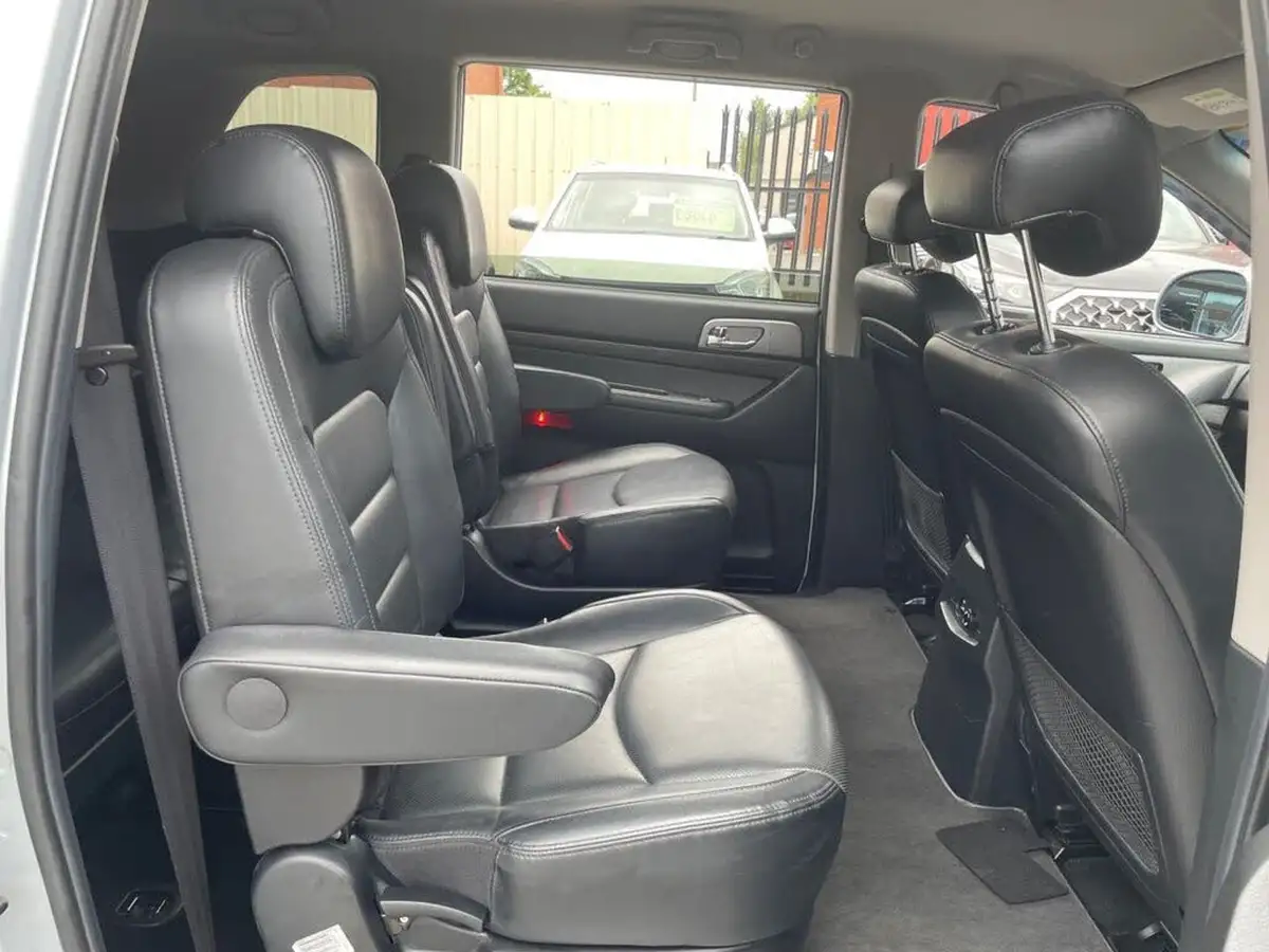 2019-kgm-ssangyong-turismo-22td-ex-big-18