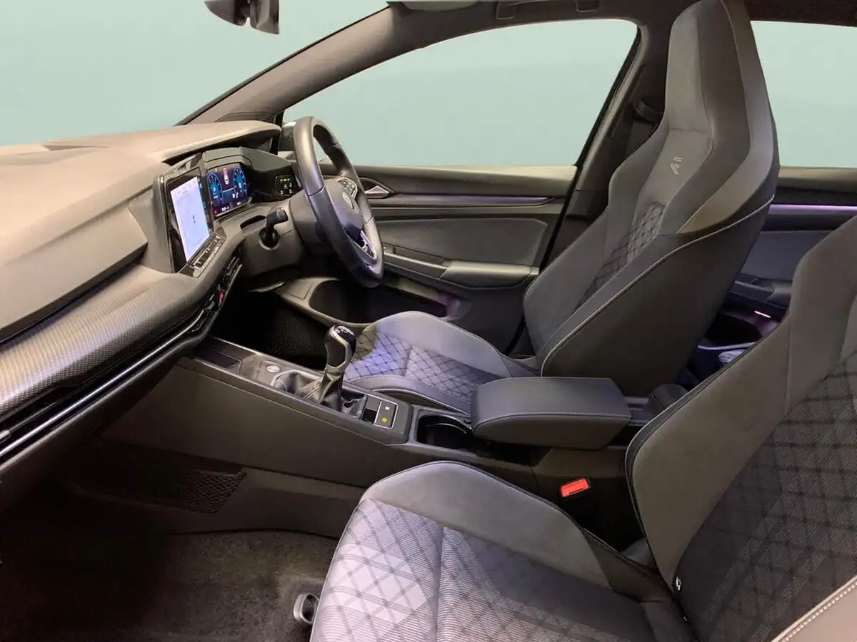 2021-volkswagen-golf-15-tsi-r-line-130ps-hatchback-big-3