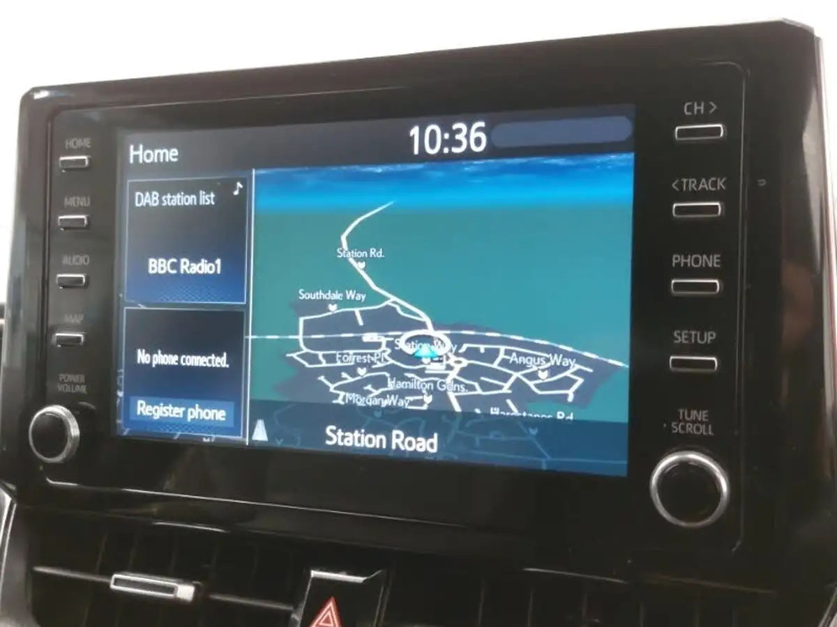 2021-toyota-corolla-18-vvt-i-trek-big-9
