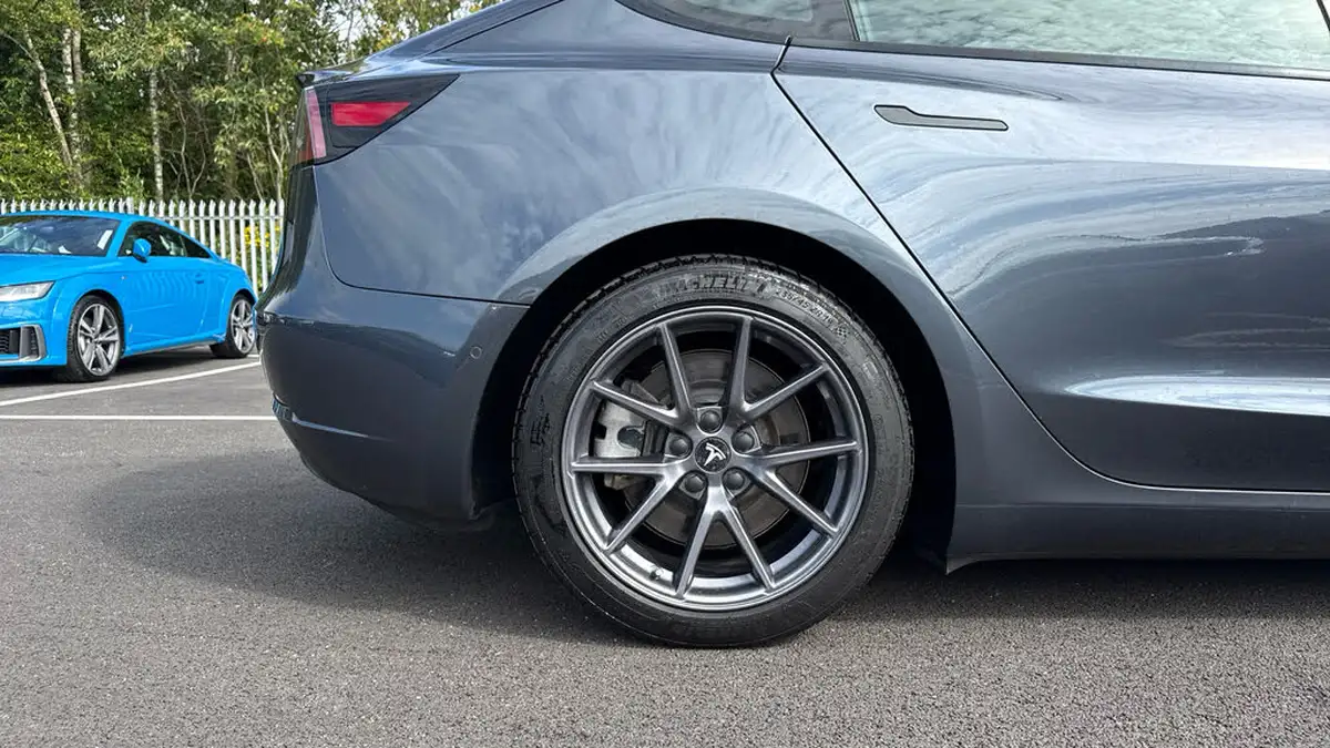 2021-tesla-model-3-e-long-range-4x4-big-18
