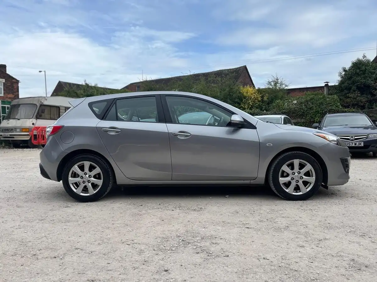 2011-mazda-mazda3-16td-ts2-nav-big-7