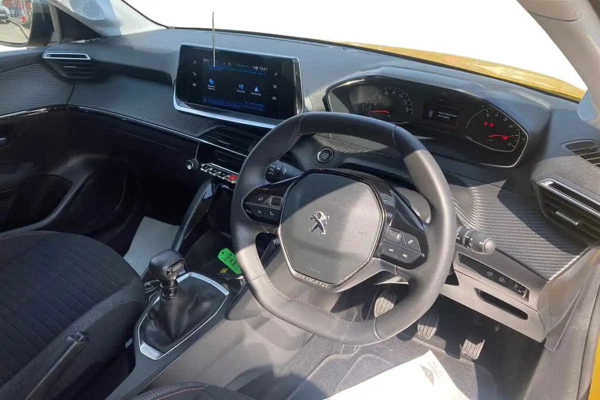 2023-peugeot-208-12-puretech-active-premium-100ps-big-9