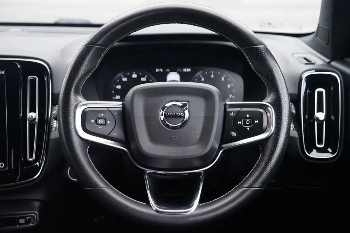 2020-volvo-xc40-15-t3-r-design-geartronic-big-9