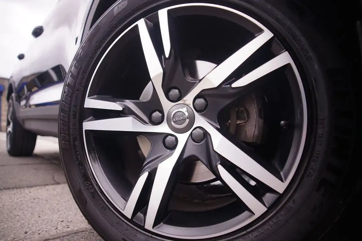 2020-volvo-xc40-15-t3-r-design-geartronic-big-33