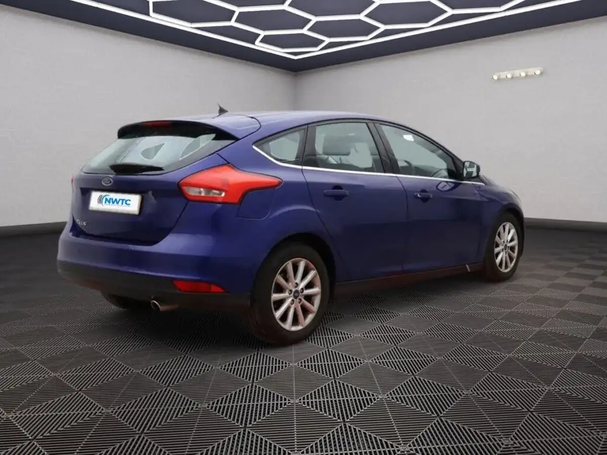 2015-ford-focus-20tdci-titanium-hatchback-powershift-big-4