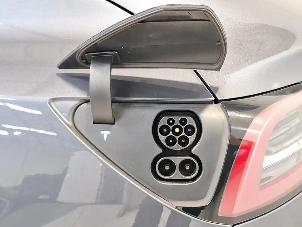 2020-tesla-model-3-e-long-range-big-18