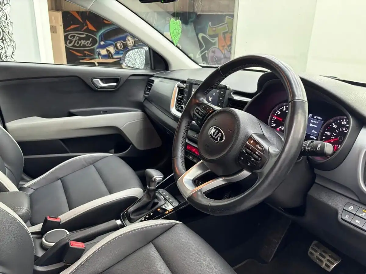 2020-kia-stonic-10-t-gdi-4-dct-big-21