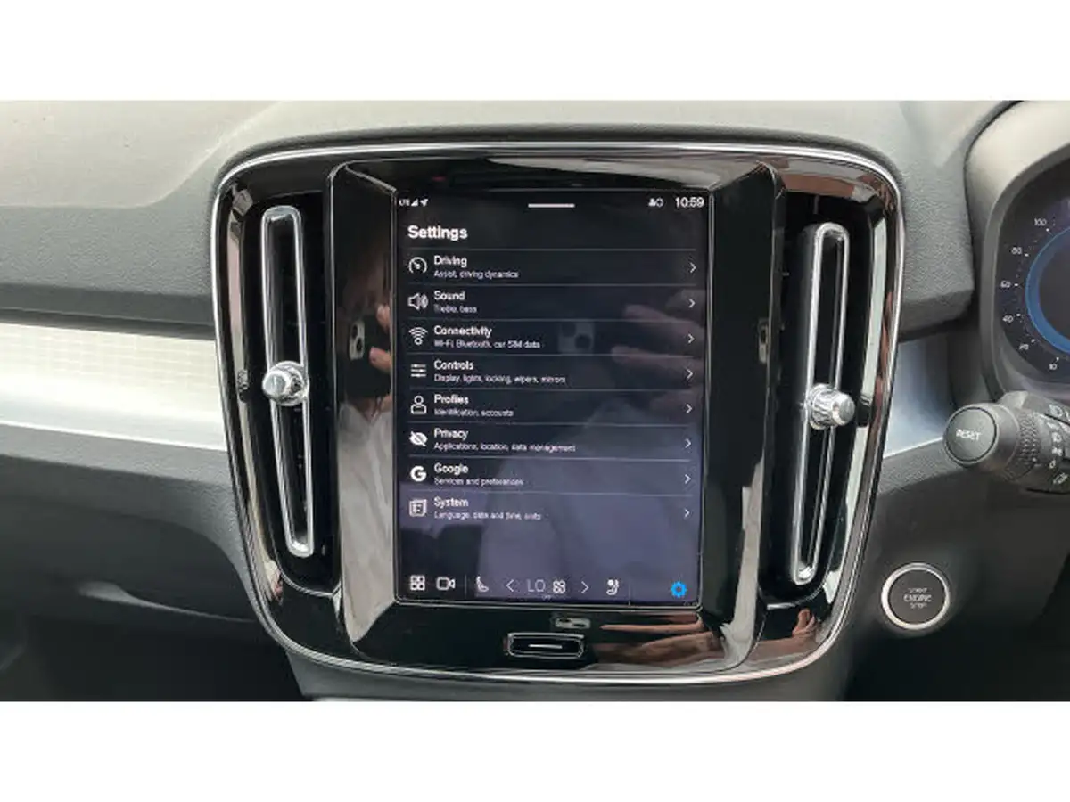 2024-volvo-xc40-20-b3-plus-big-20