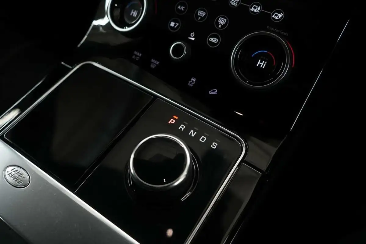 2018-land-rover-range-rover-velar-20-p300-r-dynamic-hse-ss-big-30