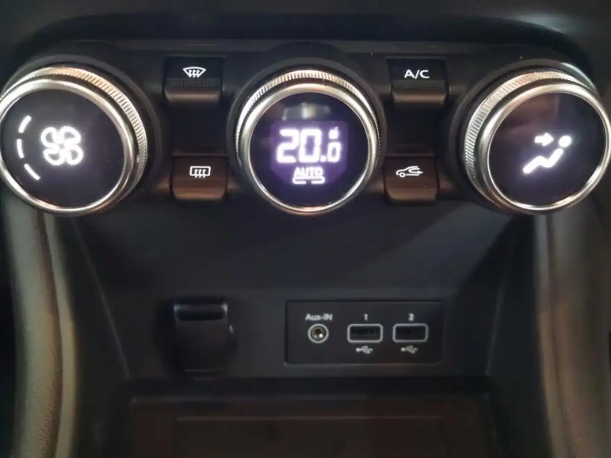 2021-renault-captur-13-tce-iconic-140ps-big-17