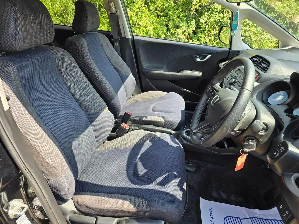 2013-honda-jazz-14-es-plus-cvt-big-37