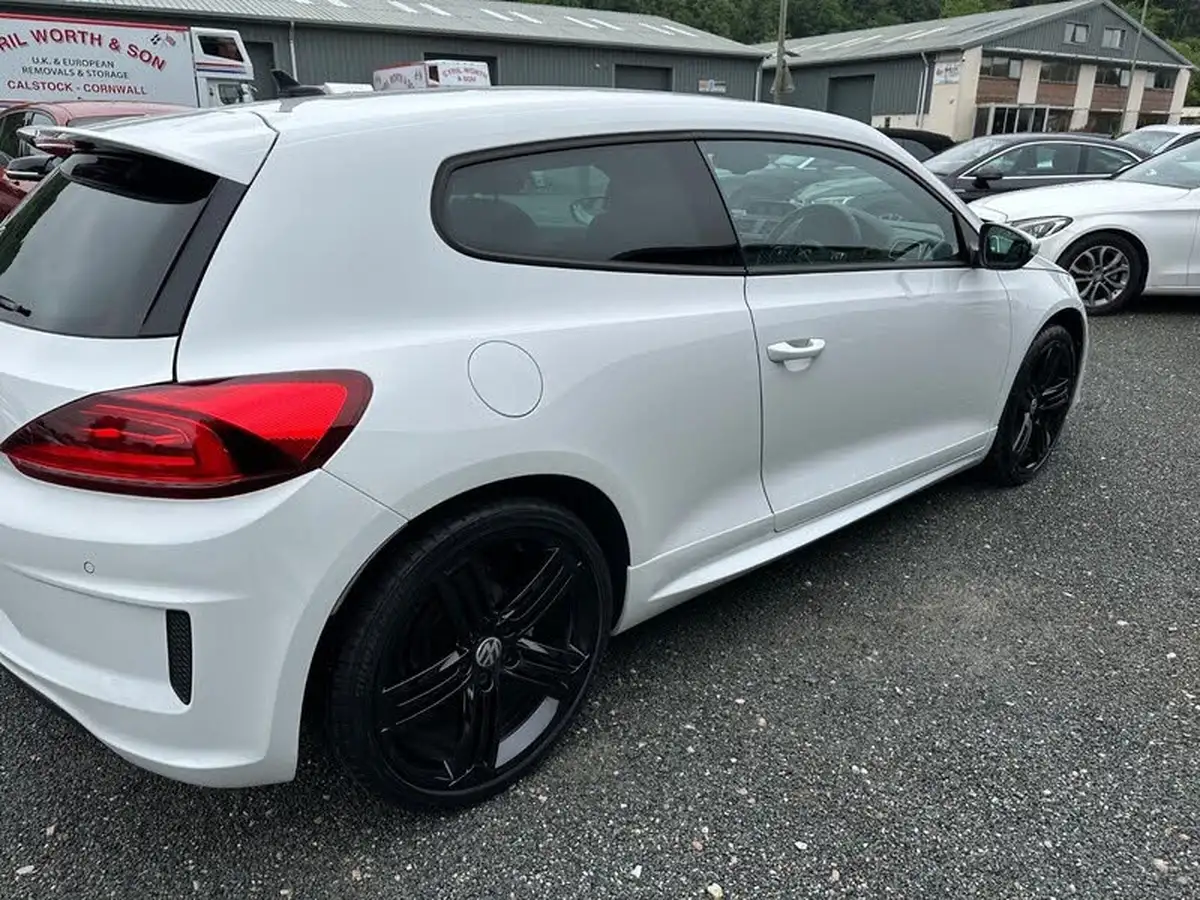 2015-volkswagen-scirocco-20tdi-r-line-184ps-big-37