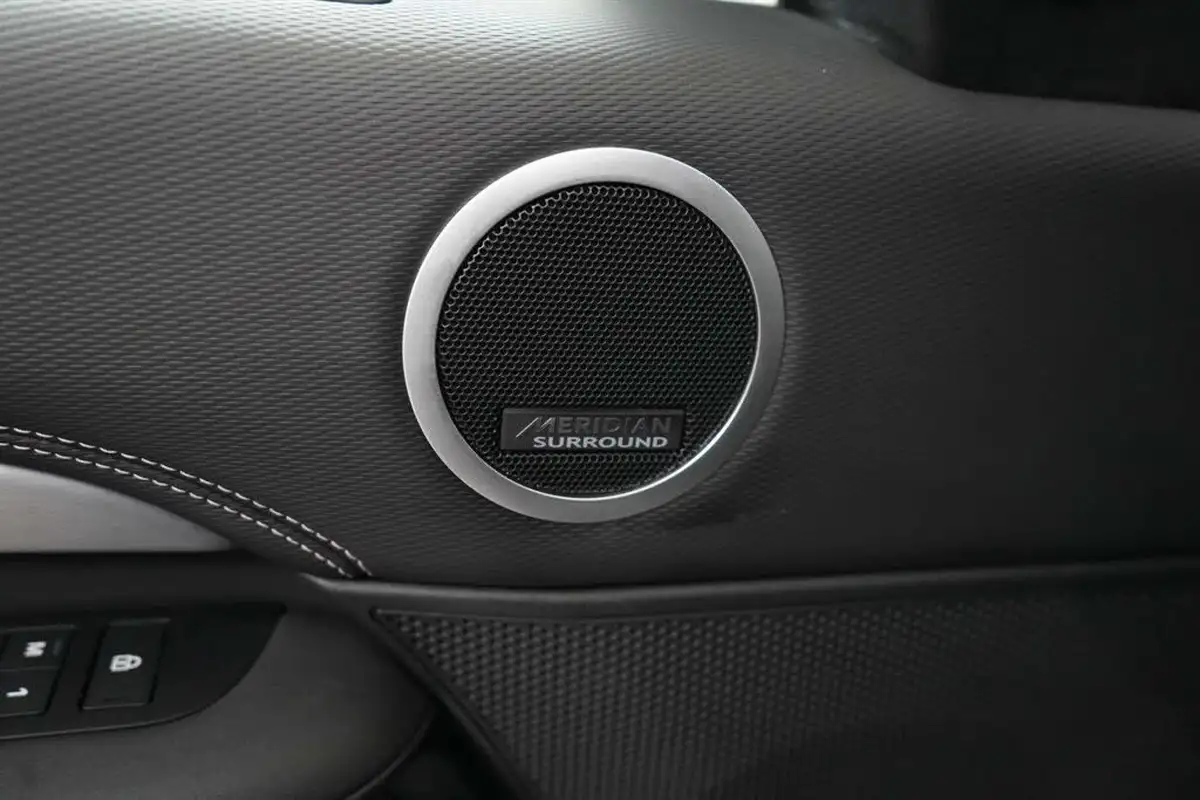 2021-land-rover-discovery-30-d300-r-dynamic-hse-big-26