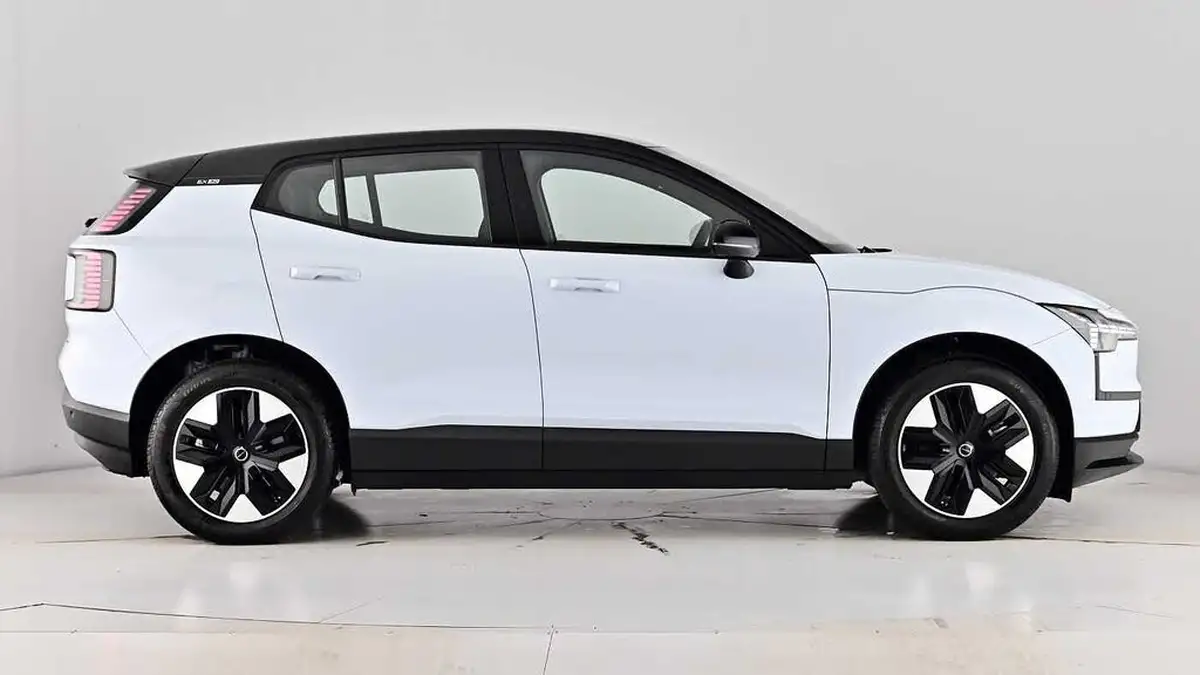 2024-volvo-ex30-e-single-motor-plus-big-2