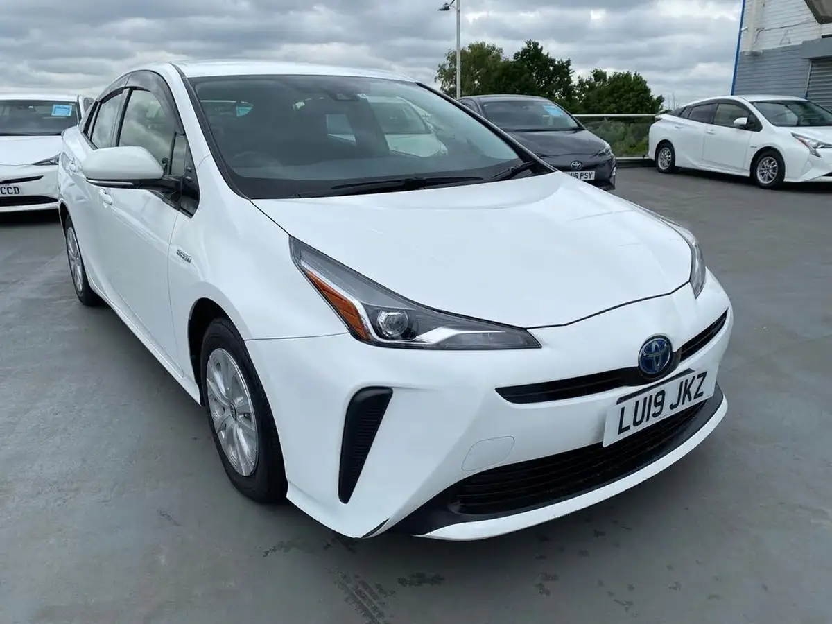 2019-toyota-prius-big-5