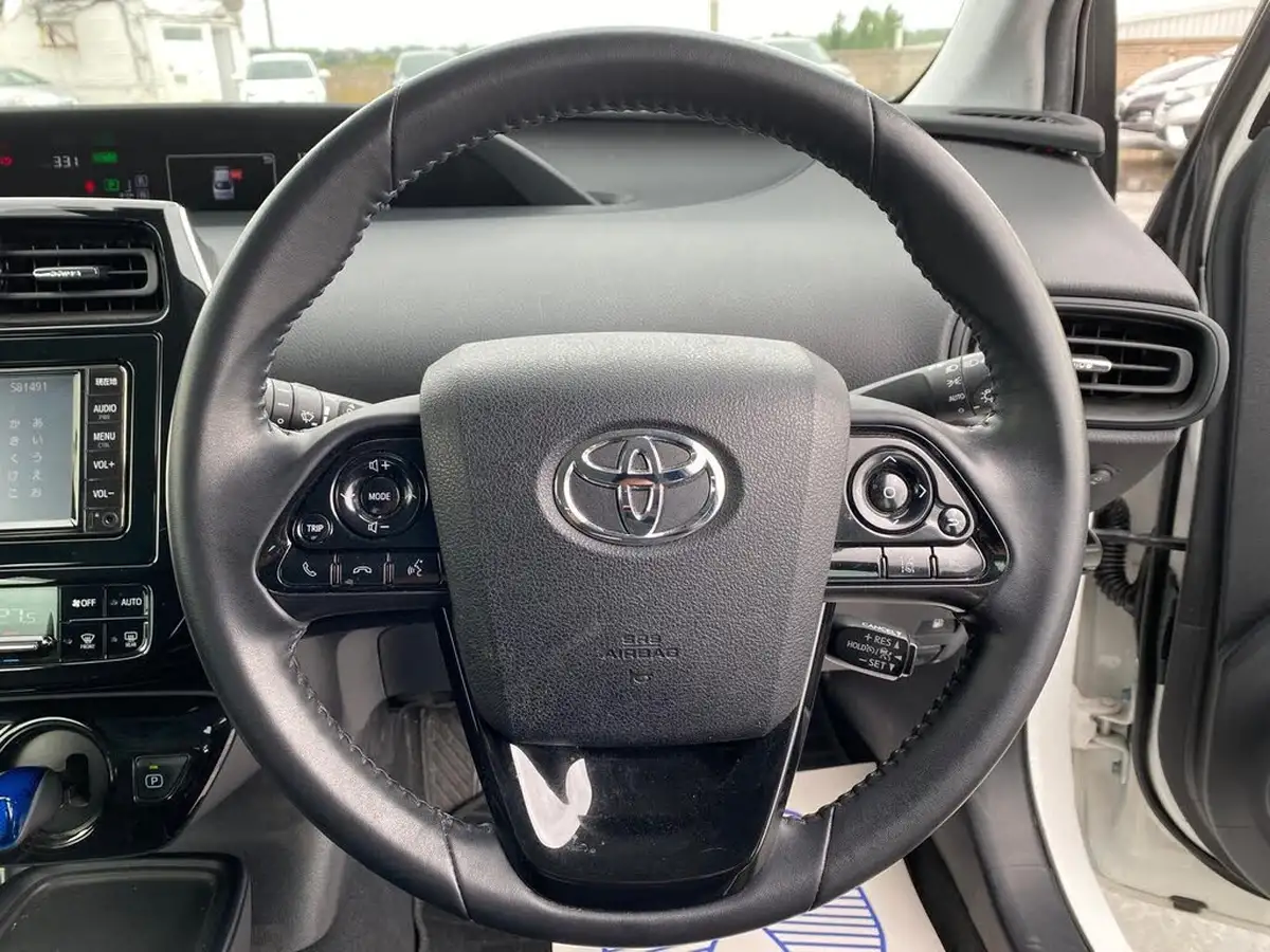 2019-toyota-prius-big-29
