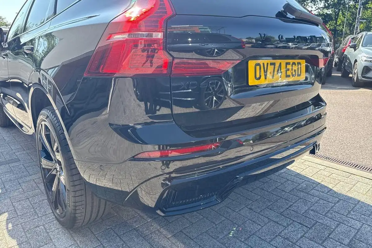 2024-volvo-xc60-20-t8-ultra-black-edition-big-16