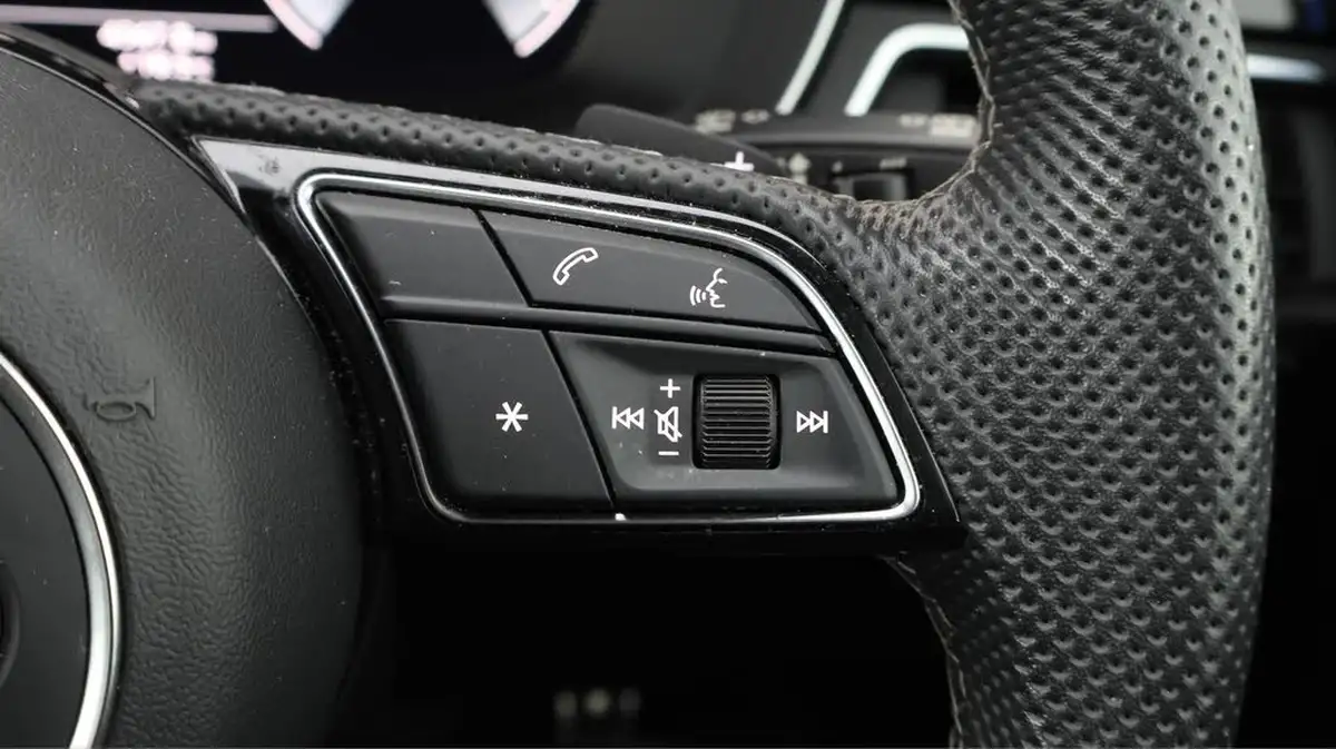 2022-audi-a4-avant-20-35-tfsi-black-edition-s-tronic-big-23