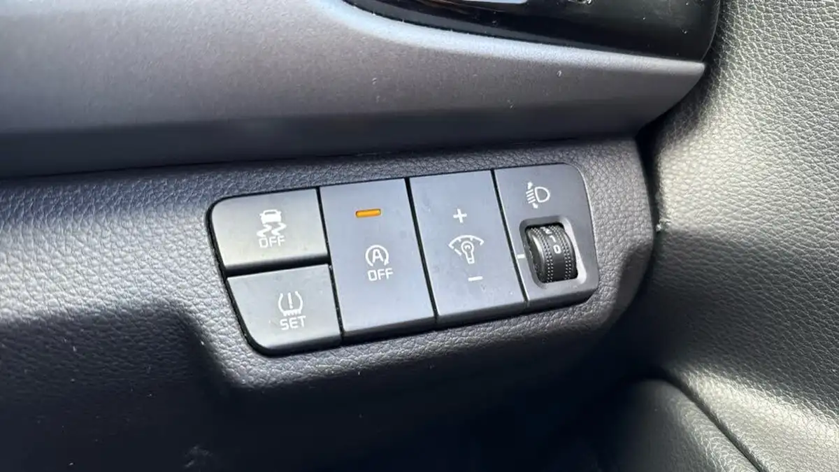 2022-kia-rio-10-t-gdi-2-big-32