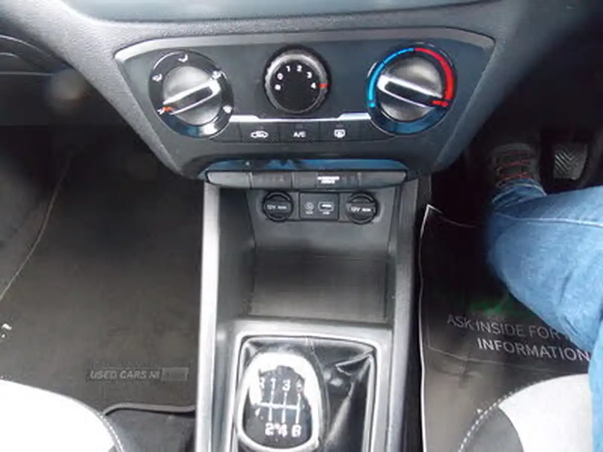 2015-hyundai-i20-14-se-big-20