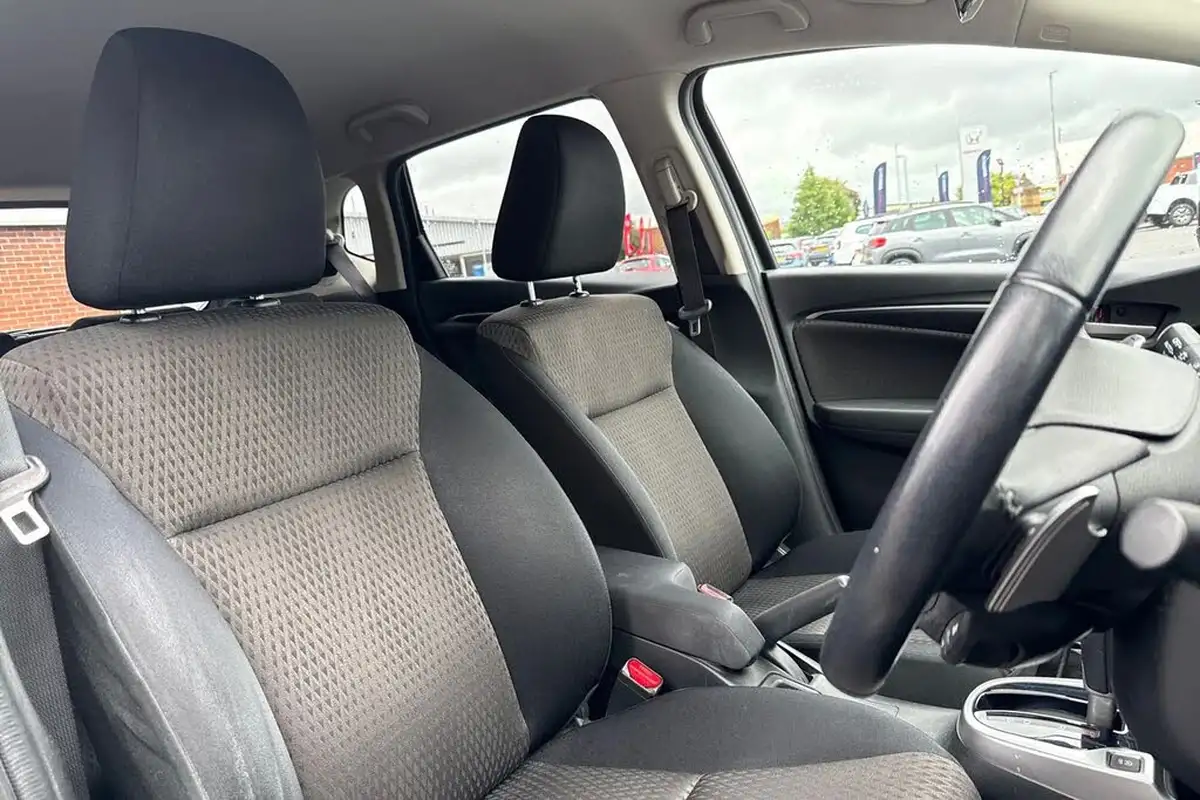 2018-honda-jazz-13-i-vtec-ex-navi-cvt-big-23