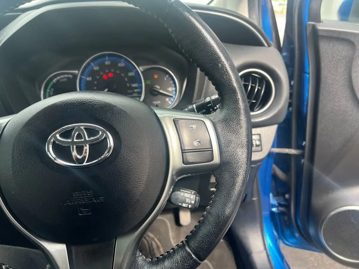 2015-toyota-yaris-15-vvt-i-excel-hybrid-15in-big-25