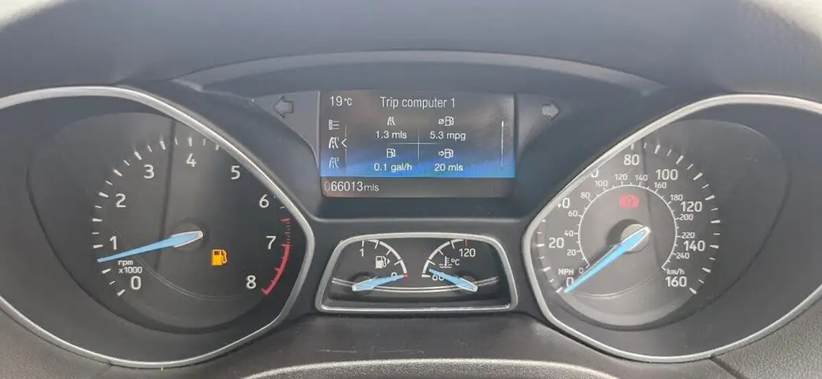 2015-ford-focus-10-titanium-t-125ps-hatchback-big-11