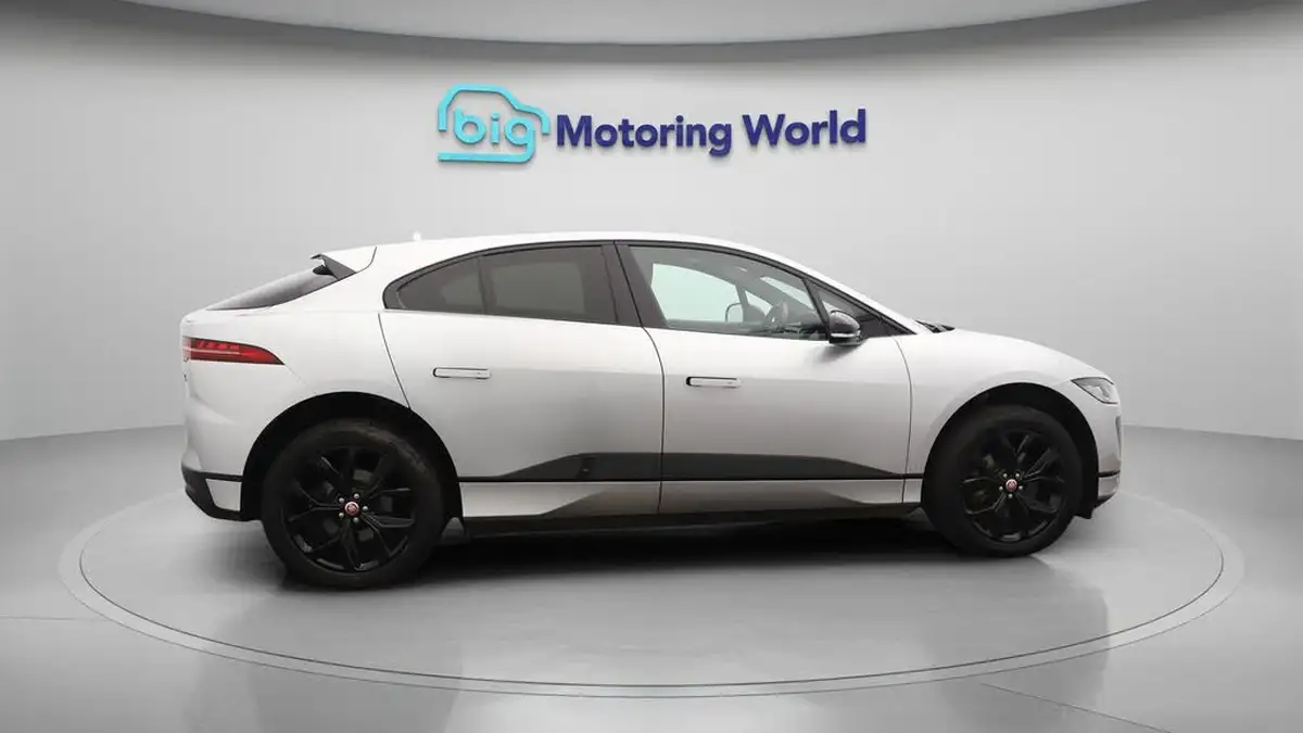 2022-jaguar-i-pace-ev400-hse-black-big-8