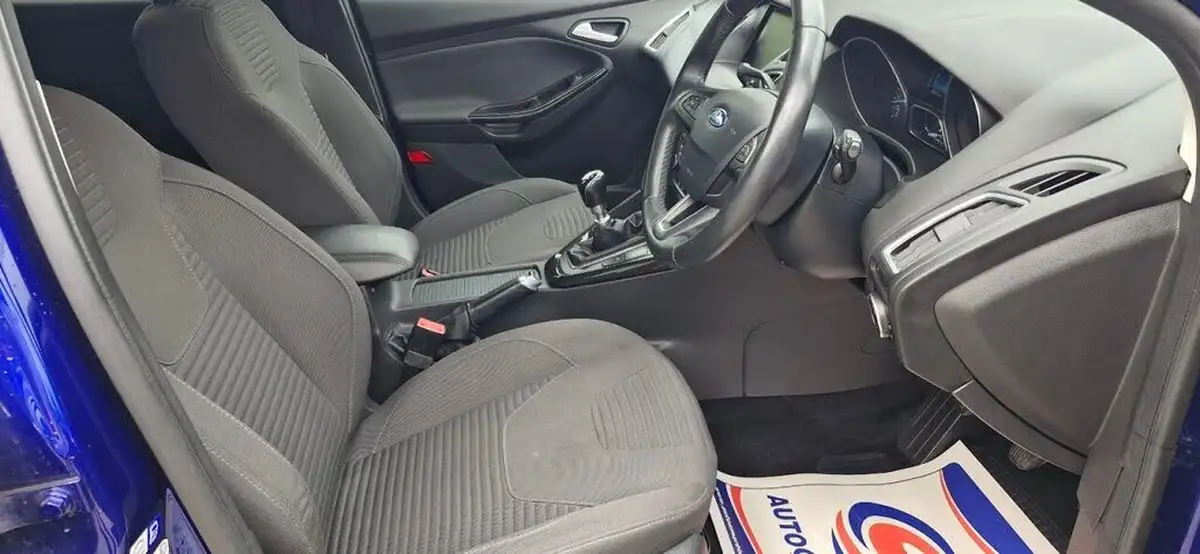 2015-ford-focus-10-titanium-t-125ps-hatchback-big-35