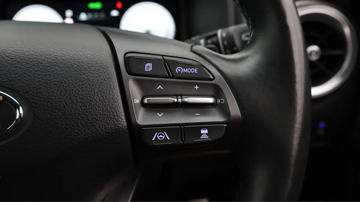 2021-hyundai-kona-e-premium-204ps-64kwh-7kw-obc-big-24