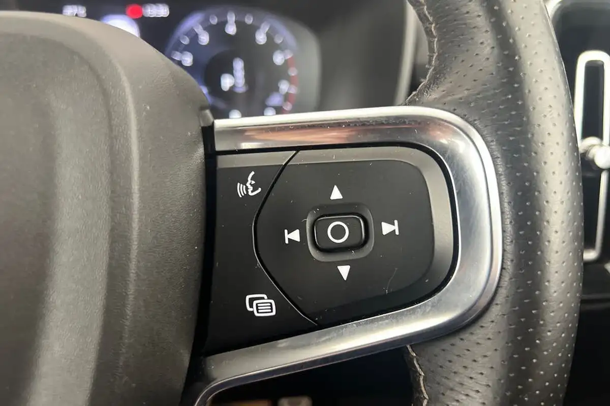 2021-volvo-xc40-20-b5-r-design-pro-250bhp-geartronic-big-11