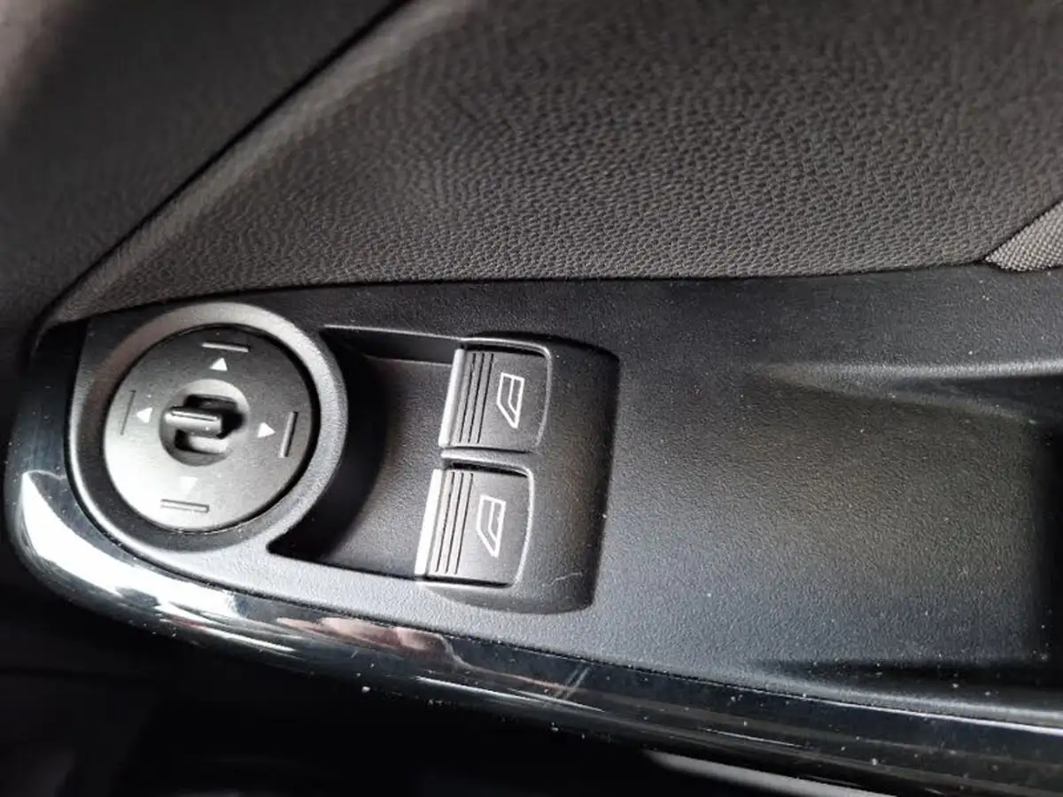 2016-ford-fiesta-125-zetec-5d-big-14