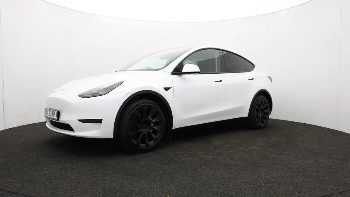 2023-tesla-model-y-e-rwd-big-65