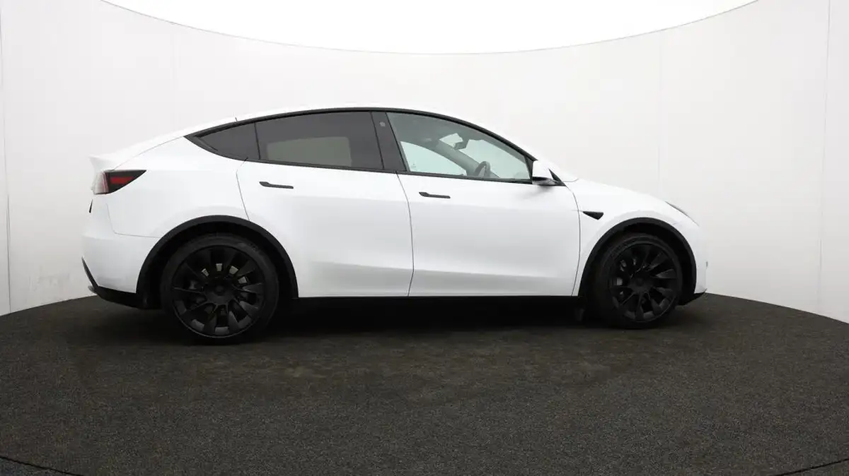 2023-tesla-model-y-e-rwd-big-41