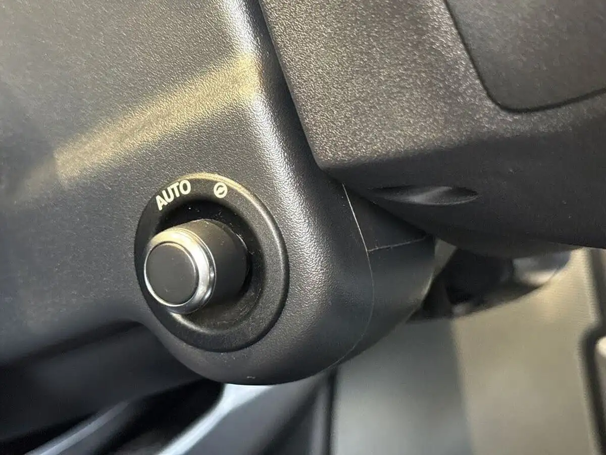 2015-land-rover-discovery-4-30-sd-v6-hse-lux-big-40