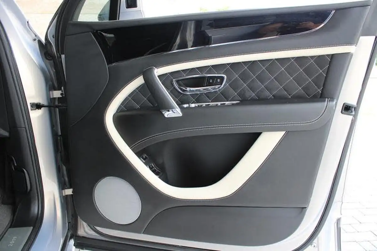 2019-bentley-bentayga-60-w12-speed-big-39