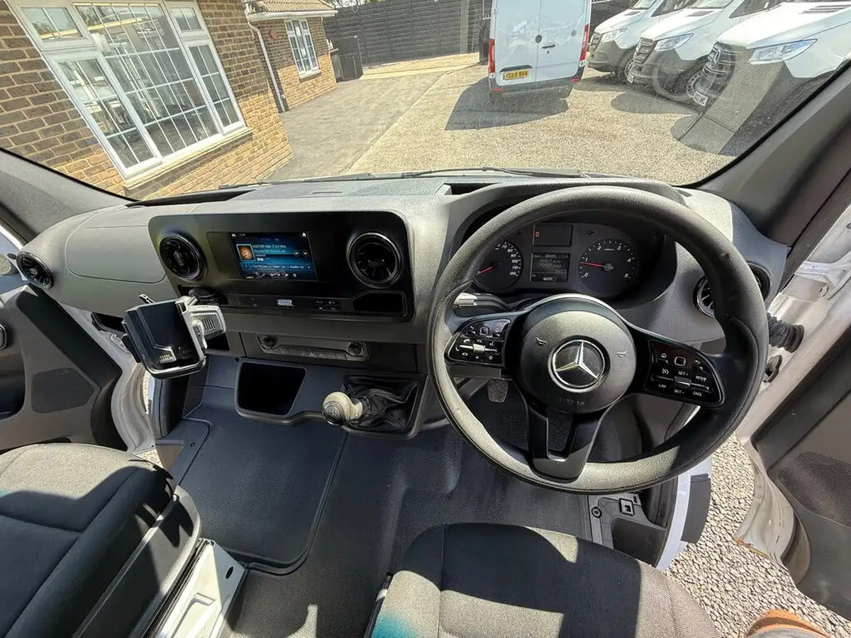 2018-mercedes-benz-sprinter-21cdi-311-l2h1-panel-van-rwd-eco-gear-360-big-15