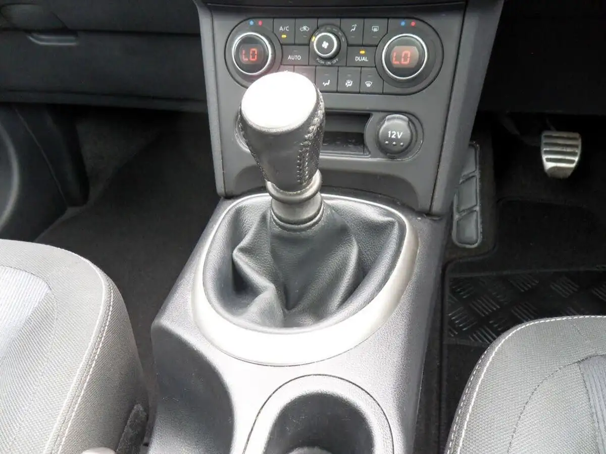 2012-nissan-qashqai-15td-n-tec-big-40