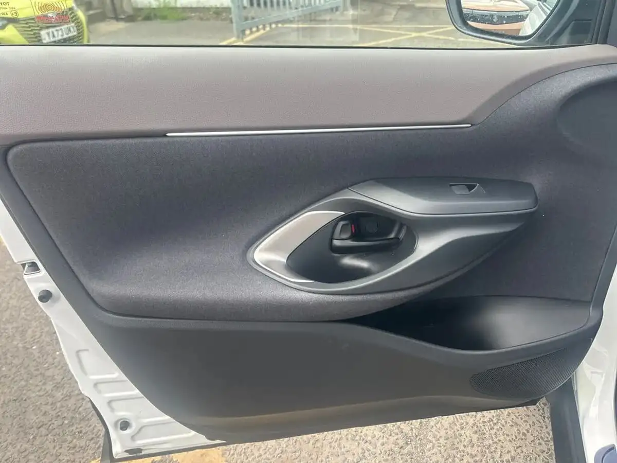 2023-toyota-yaris-cross-15-vvt-i-excel-awd-i-big-26