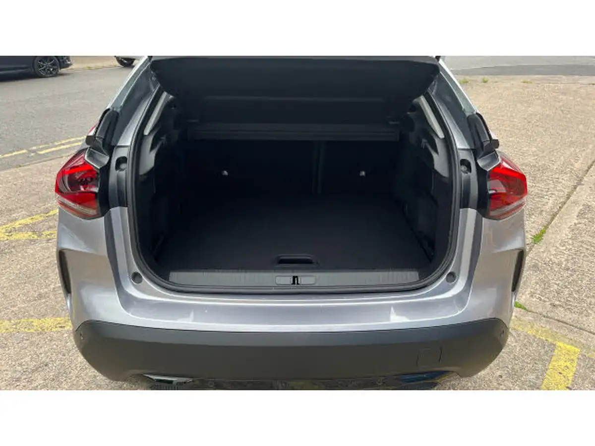 2022-citroen-c4-e-shine-big-3