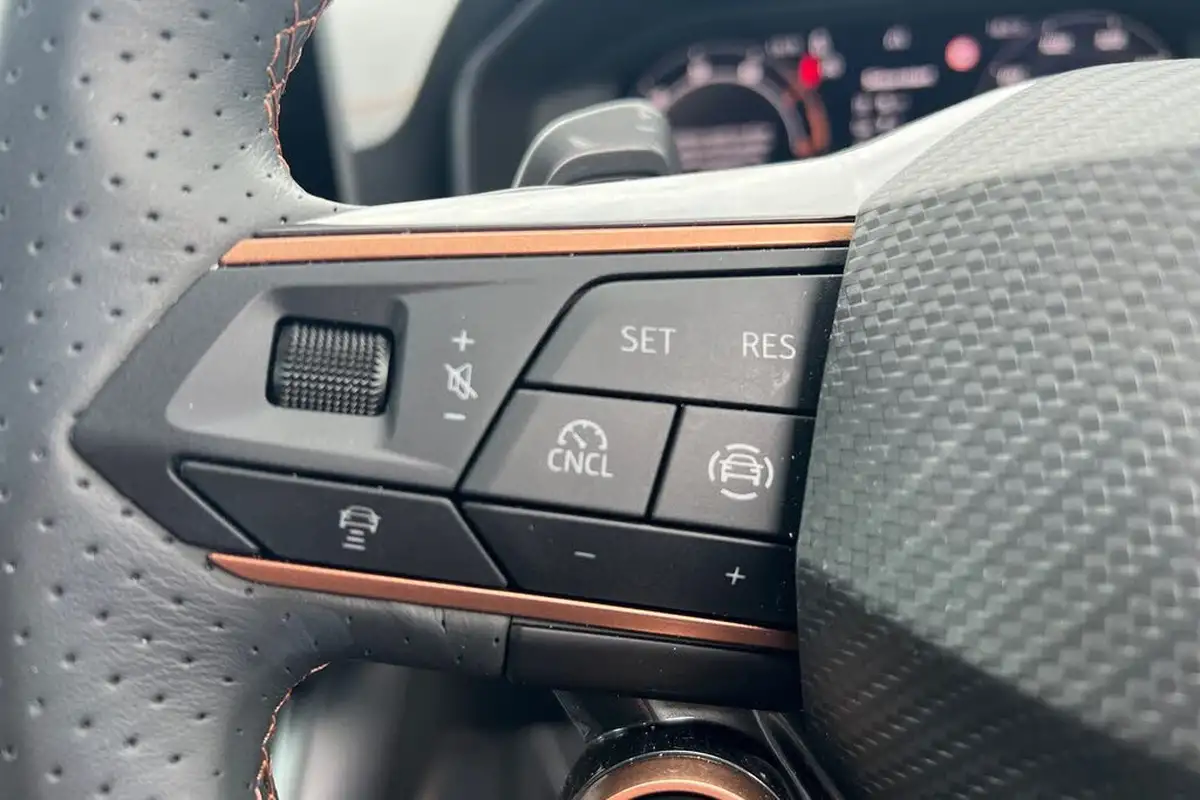 2024-cupra-formentor-15-e-hybrid-vz2-big-25