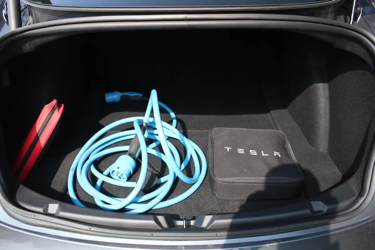 2020-tesla-model-3-e-long-range-big-12